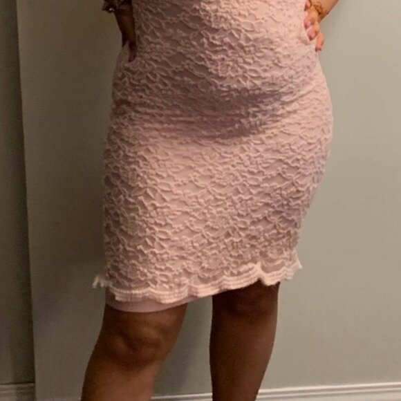 GUC Suzy Shier Pink Lace Floral Fitted Dress - Picture 2 of 4